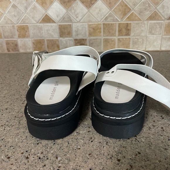 Madden Girl Women’s White Dazze Platform Sandal Size 9.5 - Picture 6 of 10